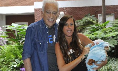 Estefanía Pasquini fue mamá primeriza con el doctor Cormillot. Estefanía Pasquini fue mamá primeriza con el doctor Cormillot.