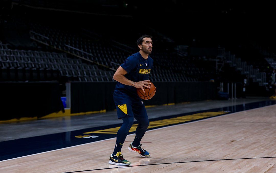 A las 22 de Argentina