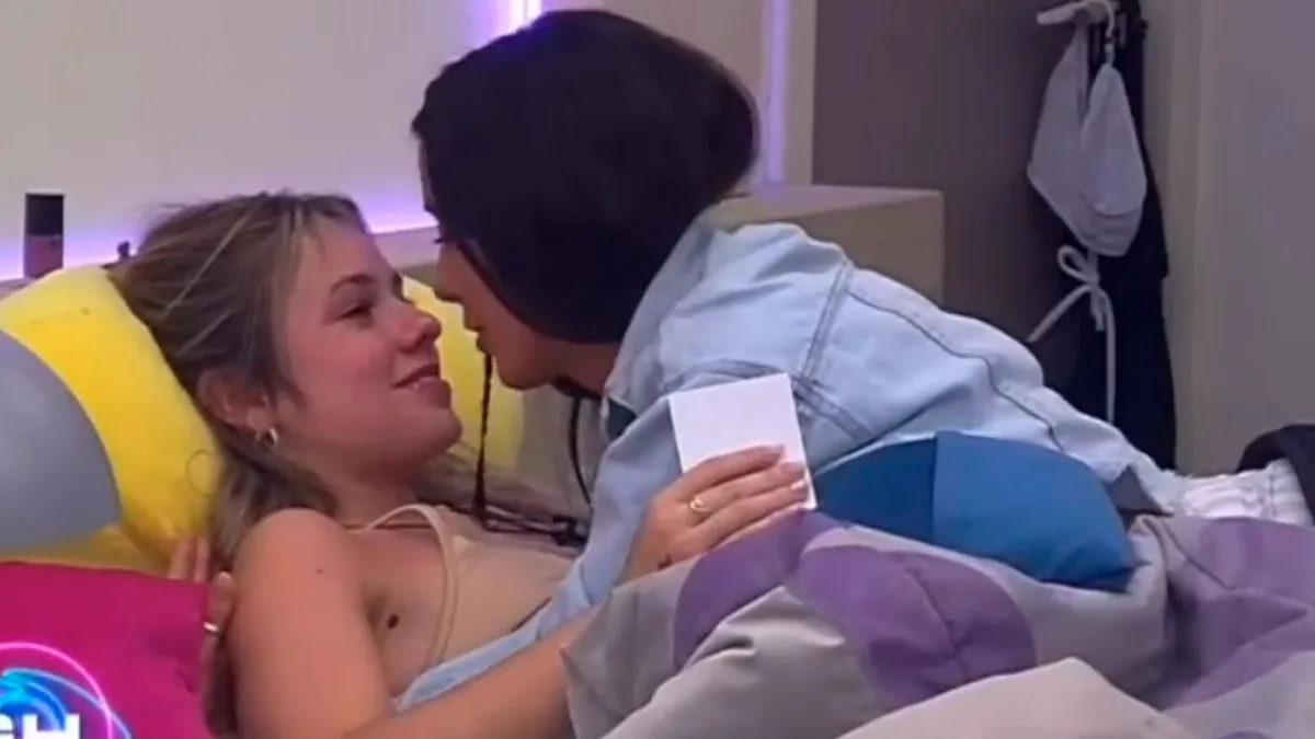 Gran Hermano 2022: el video viral de Coti y Juliana muy cariñosas dándose besos en la cama