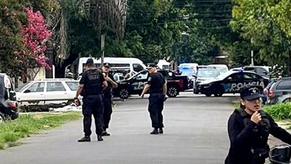 Furioso enfrentamiento en Rosario: balearon en el cuello a un policía y se robaron un patrullero