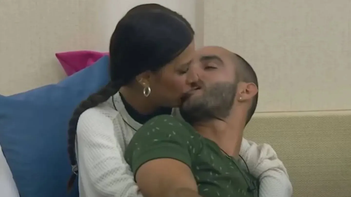 Juliana y Maxi son la primera pareja del reality y en estos últimos días a protagonizados diferentes momentos