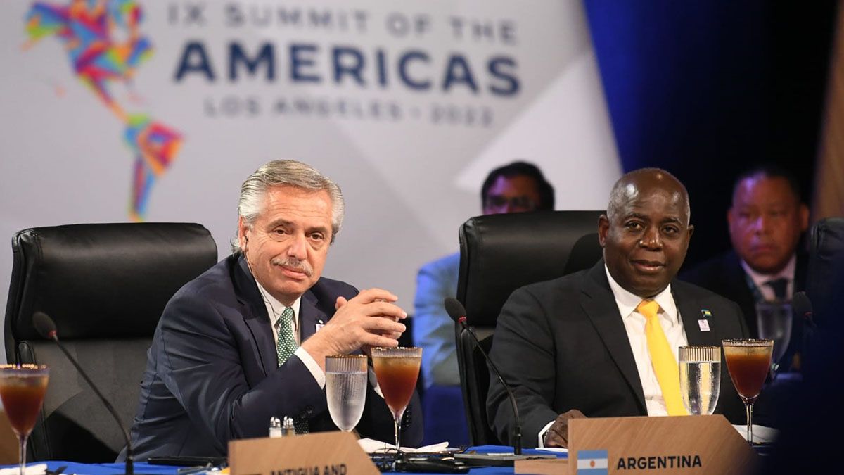 Este viernes, por la noche, el Presidente y la comitiva viajarán de regreso a la Argentina, adonde arribarán en la mañana del sábado.