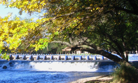 Balneario municipal, río claro y servicios: la fórmula que explica por qué La Cruz crece como plan de verano. Balneario municipal, río claro y servicios: la fórmula que explica por qué La Cruz crece como plan de verano.