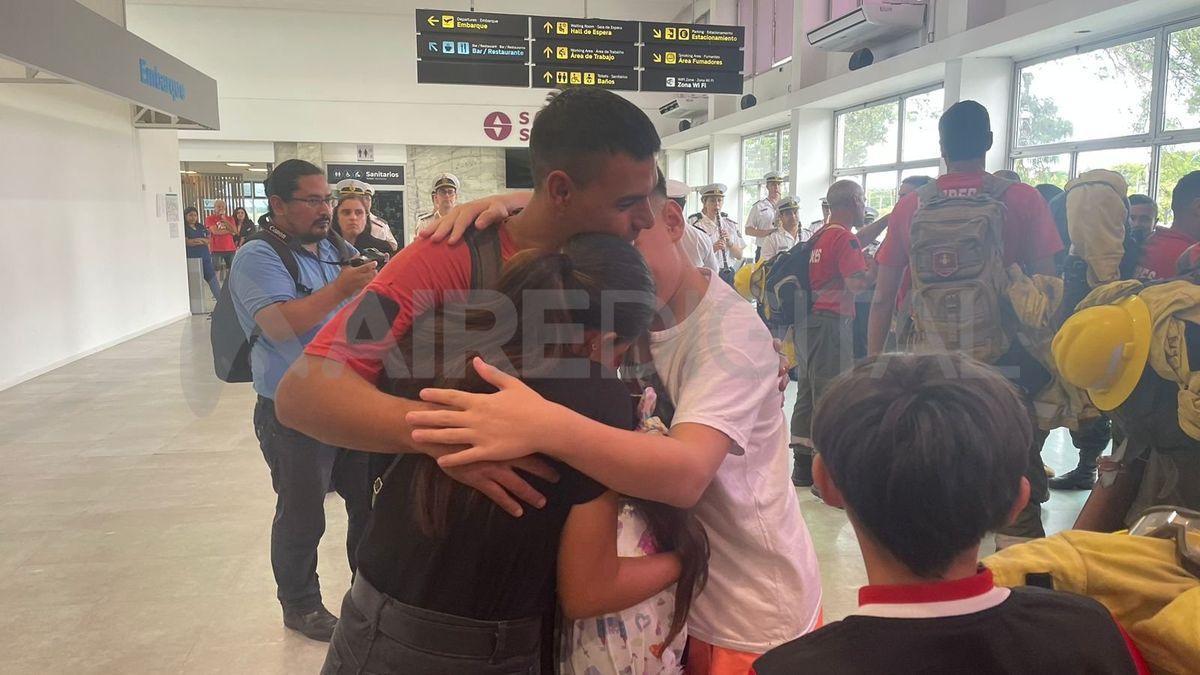 Los bomberos se reencontraron con su familia luego de 15 días. Los bomberos se reencontraron con su familia luego de 15 días.