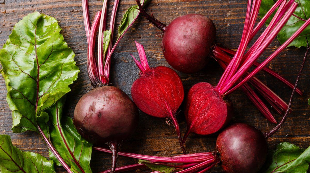 La remolacha es un alimento versátil con una serie de propiedades saludables que lo convierten en una opción altamente recomendable.
