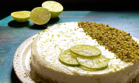 La Torta de Pistachos de Osvaldo Gross es el toque gourmet perfecto para cualquier celebración. La Torta de Pistachos de Osvaldo Gross es el toque gourmet perfecto para cualquier celebración.