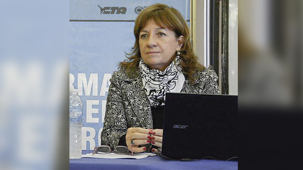 Marta Zamero es profesora y licenciada en Letras (UNR), especialista en Didáctica de la Lengua y magister en Didácticas Específicas (UNL). Tiene una amplia trayectoria en docencia universitaria, en formación docente y en alfabetización.