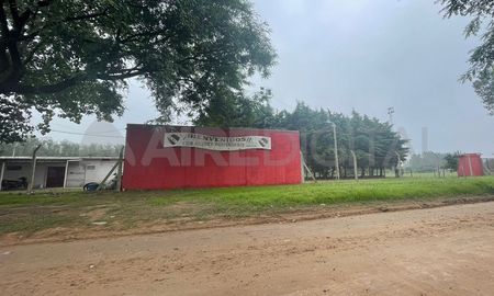 El joven fue interceptado en inmediaciones de San Martín y Pueyrredón, en el oeste de la ciudad de Santo Tomé, por tres delincuentes armados. El joven fue interceptado en inmediaciones de San Martín y Pueyrredón, en el oeste de la ciudad de Santo Tomé, por tres delincuentes armados.