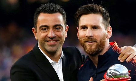 Xavi Hernández habló con Lionel Messi: cómo jugaría el Barcelona. Xavi Hernández habló con Lionel Messi: cómo jugaría el Barcelona.