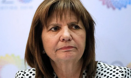 La ministra de Seguridad dijo que trabaja codo a codo con el ministro de Seguridad de Kicillof para lanzar un plan para reforzar zonas de Buenos Aires y Rosario. La ministra de Seguridad dijo que trabaja codo a codo con el ministro de Seguridad de Kicillof para lanzar un plan para reforzar zonas de Buenos Aires y Rosario.