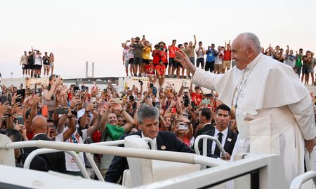 El sumo Pontífice de la Iglesia Católica le pidió a las nuevas generaciones que no tengan miedo e hizo un llamado por la paz. El sumo Pontífice de la Iglesia Católica le pidió a las nuevas generaciones que no tengan miedo e hizo un llamado por la paz.