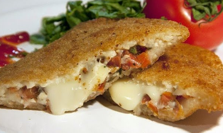 Estas milanesas de pimientos rellenos de jamón y queso son rápidas, nutritivas y quedan con un rebozado perfecto, listas para una cena diferente. Estas milanesas de pimientos rellenos de jamón y queso son rápidas, nutritivas y quedan con un rebozado perfecto, listas para una cena diferente.