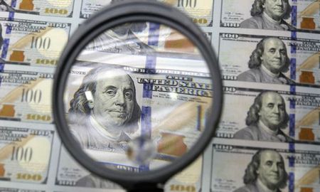 Actualmente, la deuda externa en dólares asciende a los US$ 161.974 millones y representa el 59,4% del pasivo total. Actualmente, la deuda externa en dólares asciende a los US$ 161.974 millones y representa el 59,4% del pasivo total.