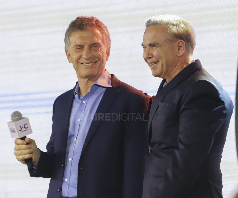 Sobre la competencia presidencial dentro de Juntos por el Cambio, Pichetto advirtió que el próximo presidente deberá tener un jefe de Estado con "poder propio". Sobre la competencia presidencial dentro de Juntos por el Cambio, Pichetto advirtió que el próximo presidente deberá tener un jefe de Estado con "poder propio".