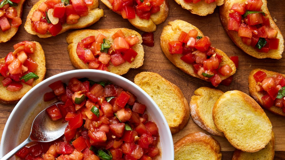 La receta para hacer bruschettas es muy fácil de seguir. La receta para hacer bruschettas es muy fácil de seguir.