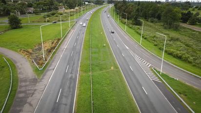 Histórica prueba de ciclismo Santa Fe-Rosario: los participantes ya transitan por la autopista