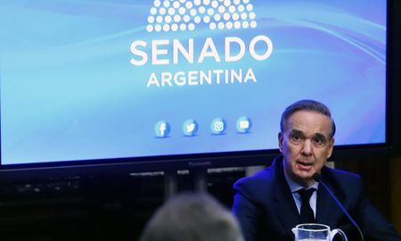 pichetto en conferencia de prensa: ?estoy convencido de que nunca es bueno volver al pasado? pichetto en conferencia de prensa: ?estoy convencido de que nunca es bueno volver al pasado?