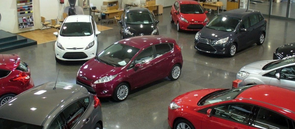Estudian reducir la presión impositiva que pesa sobre la venta de autos