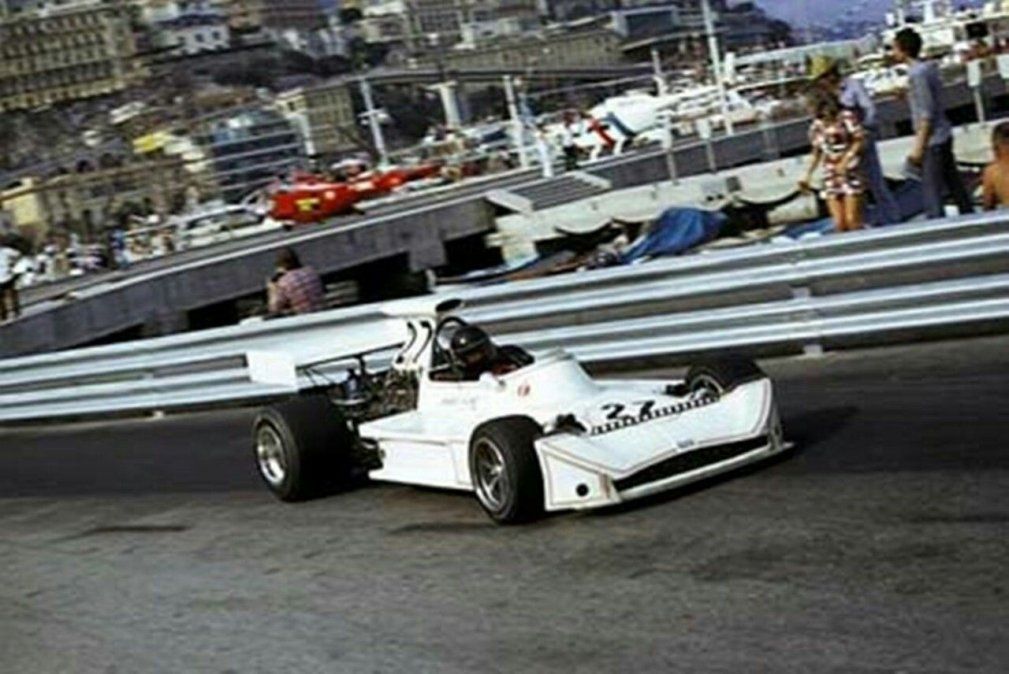 El domingo 3 de junio de 1973, James Hunt debutó en la Fórmula 1. Lo hizo en el GP de Mónaco, en el circuito callejero del principado, y condujo un March 731-Cosworth del equipo Hesketh Racing. Con problemas en su motor, arribó 9°, a cinco giros del ganador, el escocés Jackie Stewart.