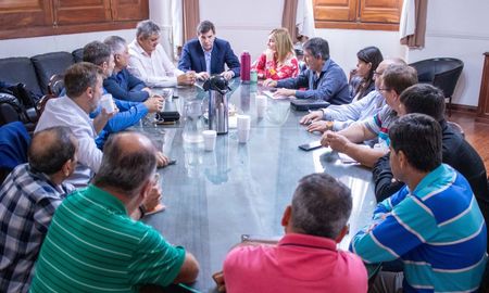 Intendentes y presidentes comunales de la provincia de Santa Fe se reunieron con los paritarios de Festram.&nbsp;