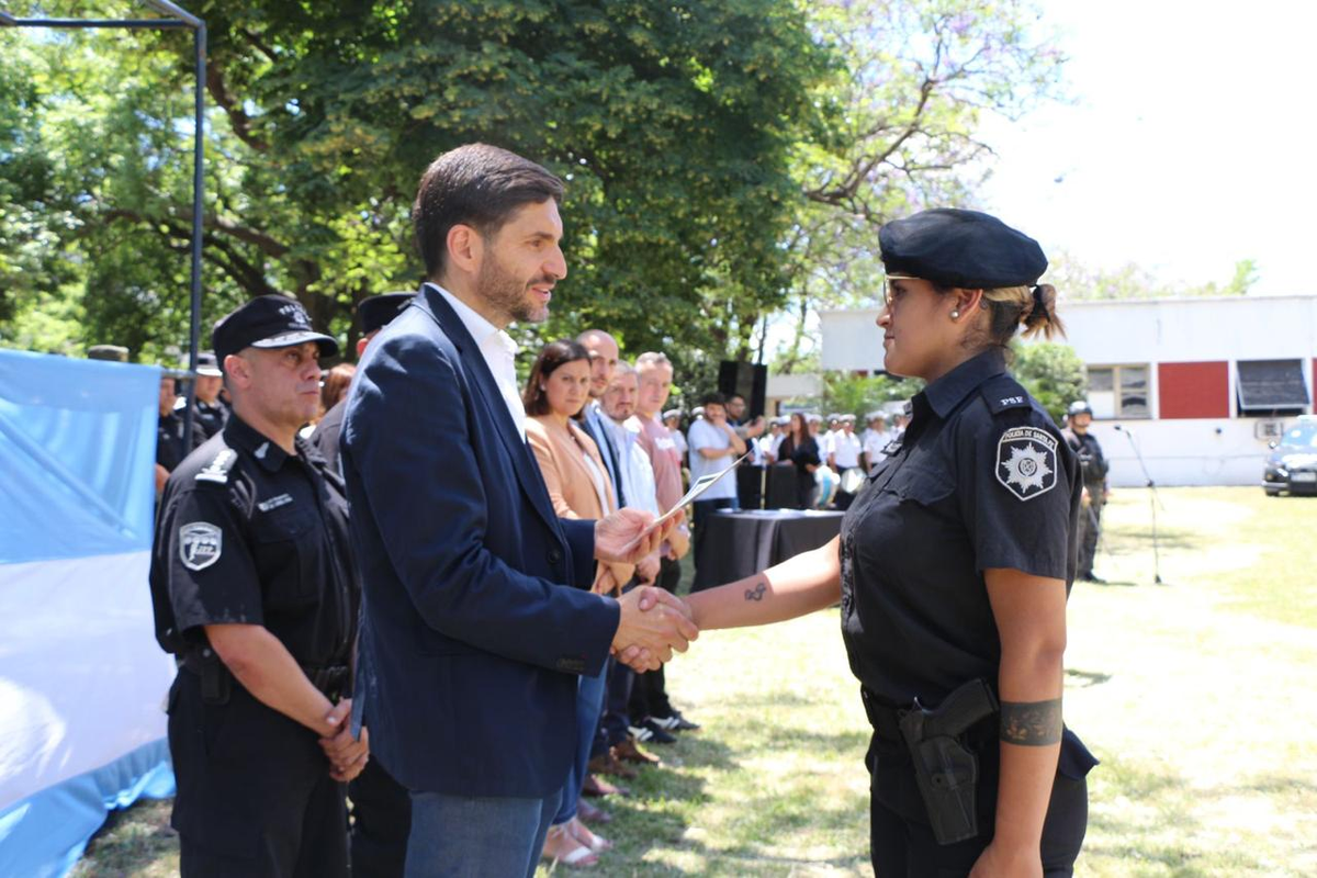 Se entregaron 96 distinciones a personal policial de la Unidad Regional II de Policía de Rosario. Se entregaron 96 distinciones a personal policial de la Unidad Regional II de Policía de Rosario.
