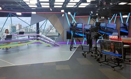 La periodista se despidió emocionada del programa tras 12 años en la conducción sabatina. La periodista se despidió emocionada del programa tras 12 años en la conducción sabatina.