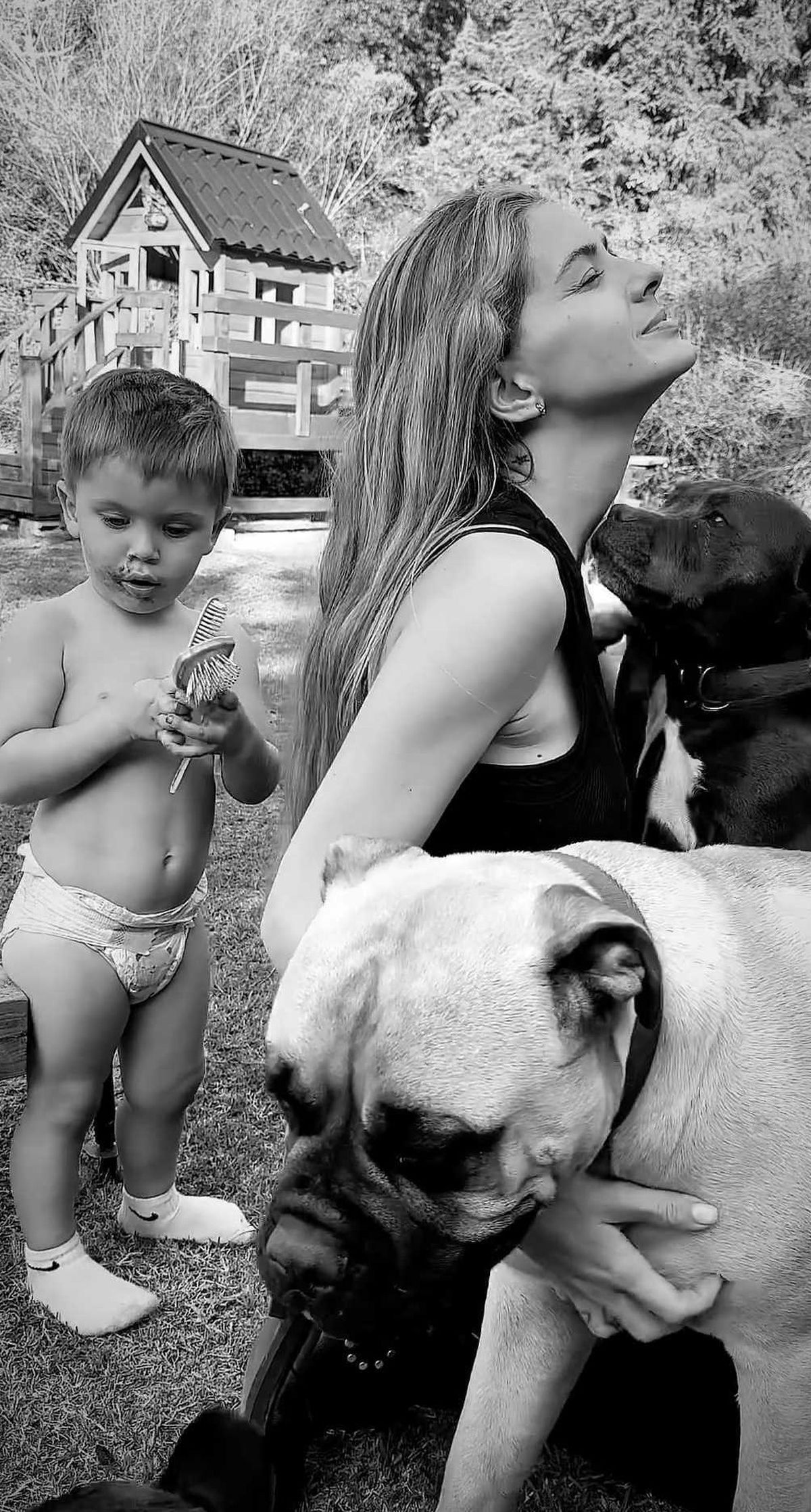 La China Suárez disfrutó de una tarde con sus mascotas y sus hijos en su casa de campo.