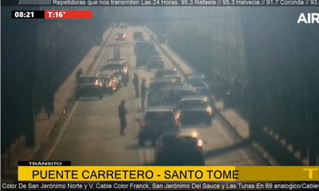 El accidente se produjo en la mano del Puente Carretero hacia la ciudad de Santa Fe. Hay tránsito alternado. El accidente se produjo en la mano del Puente Carretero hacia la ciudad de Santa Fe. Hay tránsito alternado.