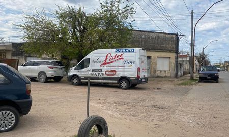 Robaron una camioneta con productos de higiene y la abandonaron a pocas cuadras.
