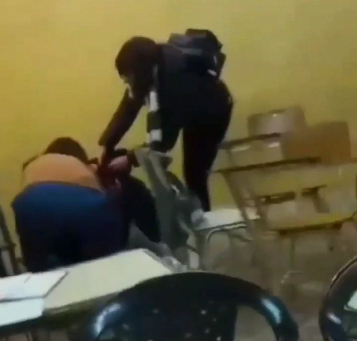 Entre Ríos: un grupo de adolescentes golpeo a una joven por linda