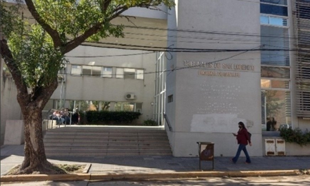 La joven fue manoseada y llevada a un descampado por el hombre, y luego se desvaneció en el baño.