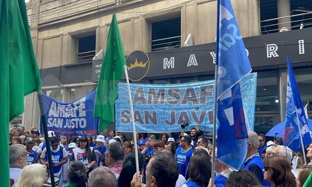 Docentes de Amsafé volvieron a manifestarse contra la propuesta salarial del Gobierno. Docentes de Amsafé volvieron a manifestarse contra la propuesta salarial del Gobierno.