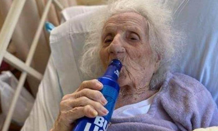 Una abuela de 103 años le ganó al coronavirus y se tomó una cerveza bien helada para celebrar Una abuela de 103 años le ganó al coronavirus y se tomó una cerveza bien helada para celebrar