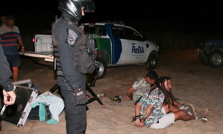 En la fiesta clandestina había cerca de 2.000 personas. En la fiesta clandestina había cerca de 2.000 personas.