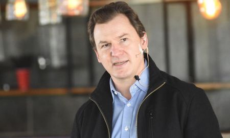 Nahuel Caputto pasó de ser un socio minoritario de El Litoral, a comprar la mayoría de las acciones de un diario que apenas podía pagar sueldos. Ahora, lo investiga la Justicia federal. Nahuel Caputto pasó de ser un socio minoritario de El Litoral, a comprar la mayoría de las acciones de un diario que apenas podía pagar sueldos. Ahora, lo investiga la Justicia federal.