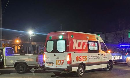 El Sies trasladó a un motociclista tras un accidente en calles Peñaloza y Goyena de la ciudad de Santa Fe. El Sies trasladó a un motociclista tras un accidente en calles Peñaloza y Goyena de la ciudad de Santa Fe.