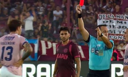 Espinoza expulsó a Fascendini tres minutos previos al gol de Lanús ante Unión. Espinoza expulsó a Fascendini tres minutos previos al gol de Lanús ante Unión.