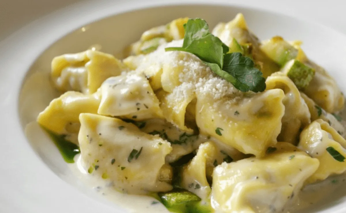 Los ravioles de pollo y espinaca son fáciles de hacer en casa, ya que lleva pocos ingredientes. Los ravioles de pollo y espinaca son fáciles de hacer en casa, ya que lleva pocos ingredientes.