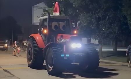 navidad en la pampa gringa: asi fue el tradicional desfile de maquinaria en gessler navidad en la pampa gringa: asi fue el tradicional desfile de maquinaria en gessler
