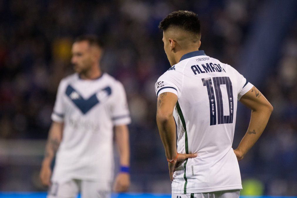 Vélez diezmado por el Covid-19: el DT y la mitad del plantel ausentes en inicio de la pretemporada