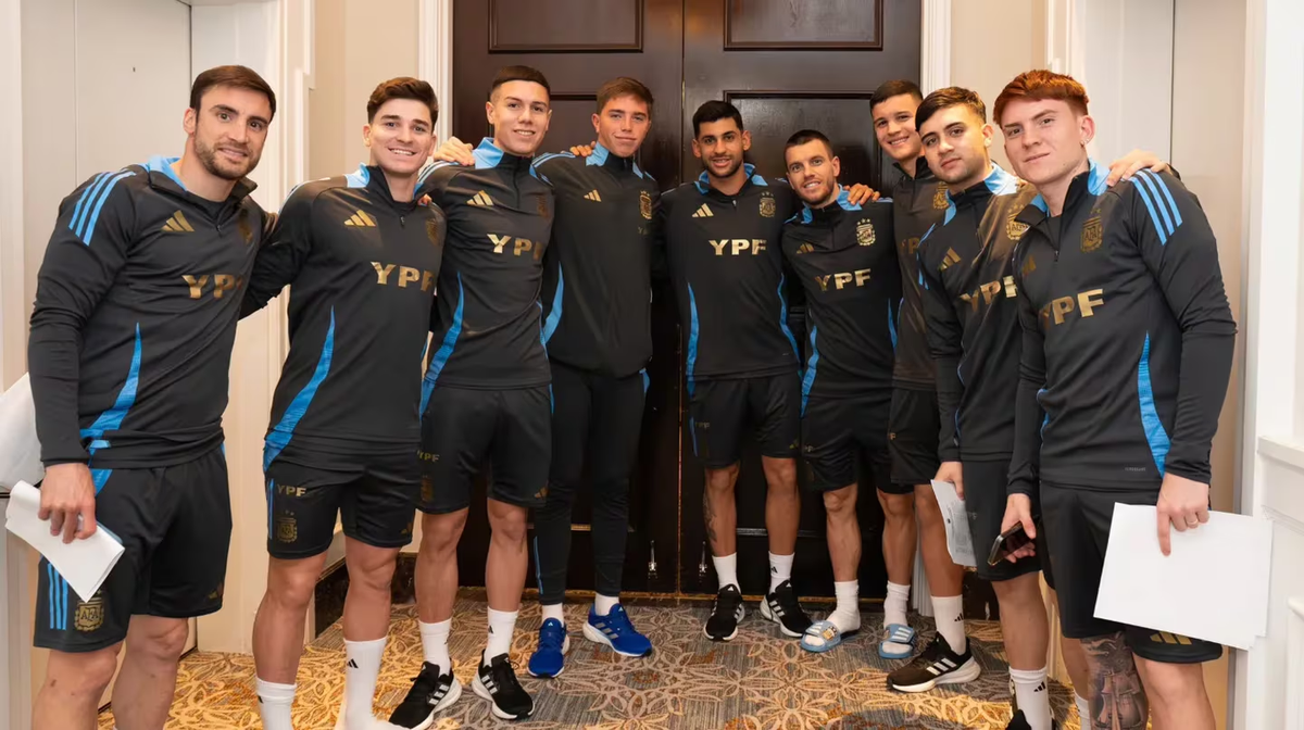 Los primeros jugadores de la Albiceleste en llegar a Estados Unidos. (Foto: @Argentina/Twitter) Los primeros jugadores de la Albiceleste en llegar a Estados Unidos. (Foto: @Argentina/Twitter)