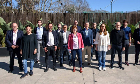 La Mesa Nacional de Juntos por el Cambio (JxC), se reunirá mañana con agenda abierta para tratar la coyuntura política y económica. La Mesa Nacional de Juntos por el Cambio (JxC), se reunirá mañana con agenda abierta para tratar la coyuntura política y económica.