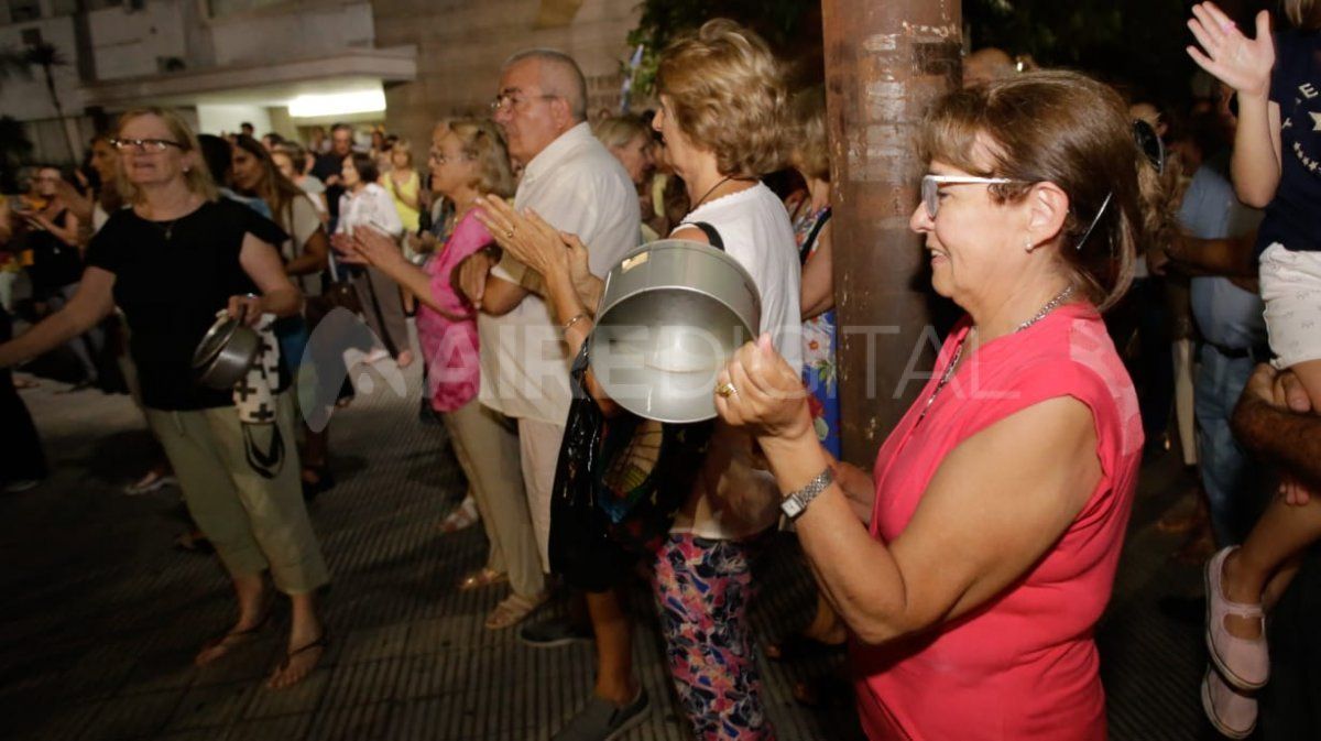 Manifestación de vecinos en Bv. Pellegrini y Urquiza