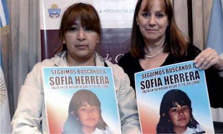 La Justicia dictó la captura internacional de José Dagoberto Díaz Aguilar, alias Espanta la Virgen, un nómade chileno vinculado al caso de Sofía Hererra, la niña desaparecida en Tierra del Fuego en 2008. La Justicia dictó la captura internacional de José Dagoberto Díaz Aguilar, alias Espanta la Virgen, un nómade chileno vinculado al caso de Sofía Hererra, la niña desaparecida en Tierra del Fuego en 2008.