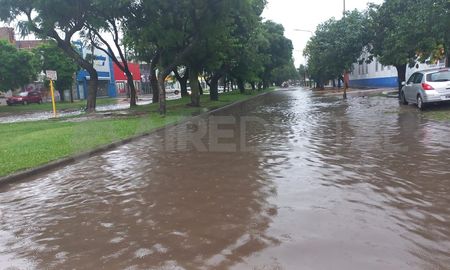 Uno de los peores escenarios se encuentra en la intersección de la avenida Aristóbulo de Valle y Espora. Uno de los peores escenarios se encuentra en la intersección de la avenida Aristóbulo de Valle y Espora.