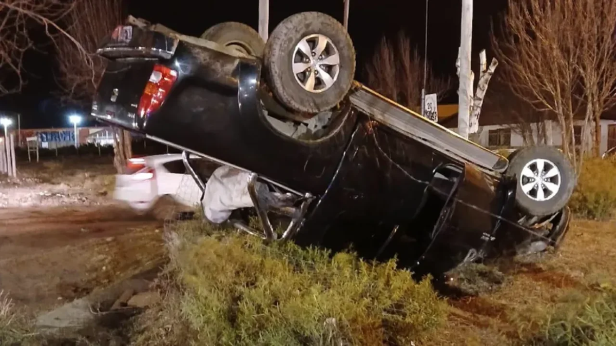 Un empleado de un taller mecánico en Bariloche