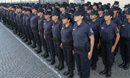 Para realizar este informe se entrevistaron durante 2020 y 2021 a 95 trabajadoras policiales que se desempeñaban en las cinco unidades regionales más importantes de la Provincia de Santa Fe y que tienen diferentes grados, antigüedades y desenvuelve distintas tareas policiales. Para realizar este informe se entrevistaron durante 2020 y 2021 a 95 trabajadoras policiales que se desempeñaban en las cinco unidades regionales más importantes de la Provincia de Santa Fe y que tienen diferentes grados, antigüedades y desenvuelve distintas tareas policiales.