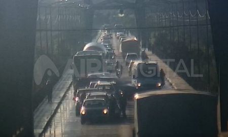 La escena ocurrió esta mañana en el Puente Carretero Santa Fe - Santo Tomé.&nbsp;