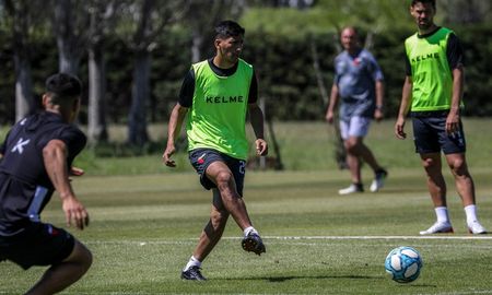 las inferiores de colon alentaron al plantel de primera antes del viaje para asuncion las inferiores de colon alentaron al plantel de primera antes del viaje para asuncion