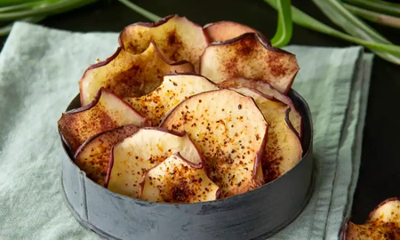 El snack de manzana ultra crocante que hacés en el microondas El snack de manzana ultra crocante que hacés en el microondas